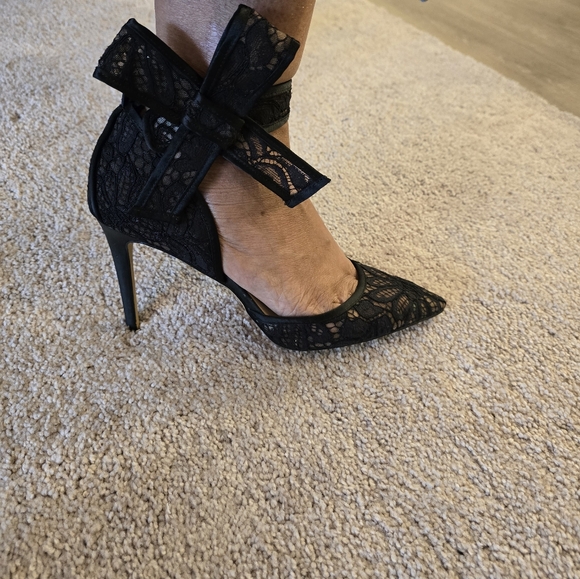 INC Lace high heel with bow - Picture 5 of 5